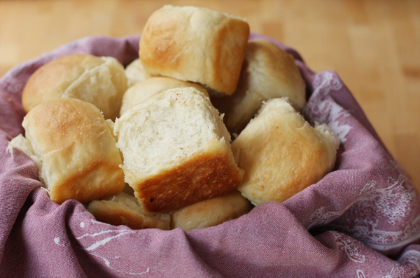 Easy, Homemade Dinner Rolls...  with the help of a bread maker! | Sweet Anna's
